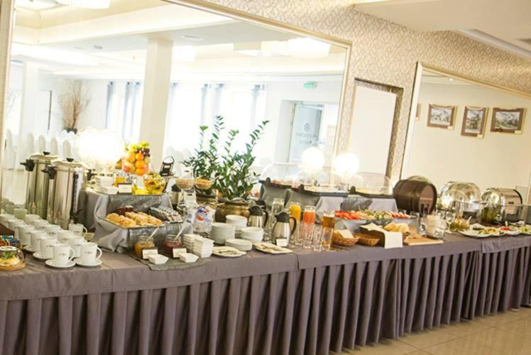 Hotel Miodowy Mlyn Опатув Екстер'єр фото