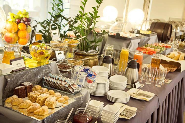 Hotel Miodowy Mlyn Опатув Екстер'єр фото