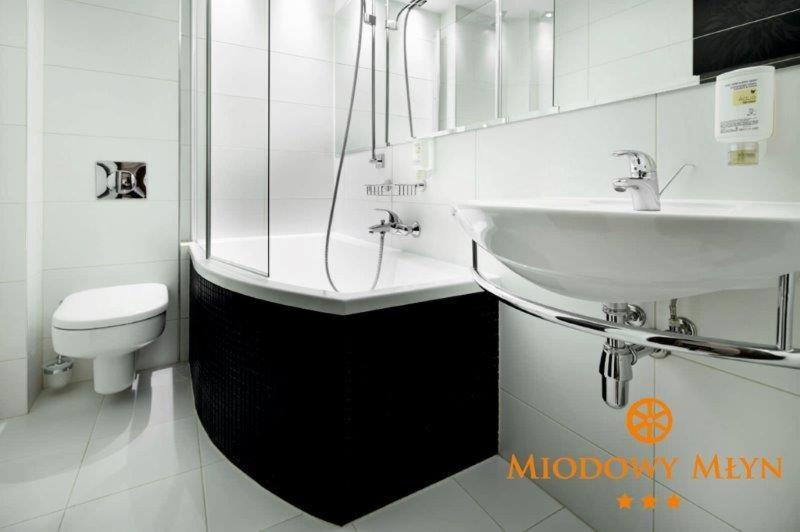 Hotel Miodowy Mlyn Опатув Екстер'єр фото