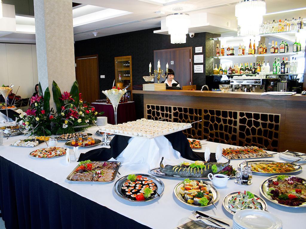 Hotel Miodowy Mlyn Опатув Екстер'єр фото