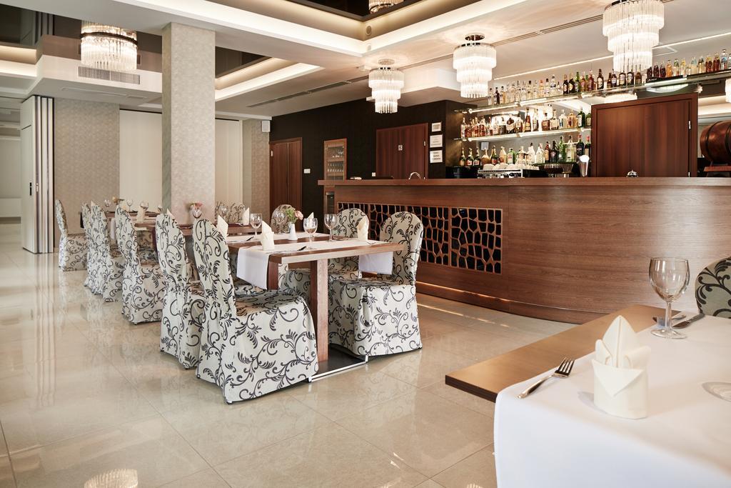 Hotel Miodowy Mlyn Опатув Екстер'єр фото