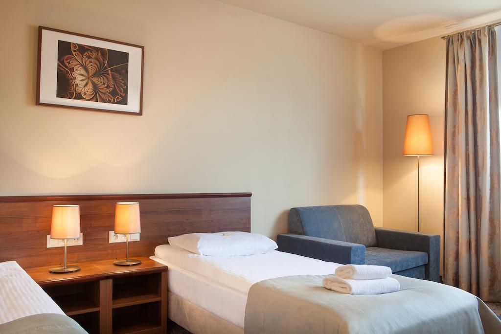 Hotel Miodowy Mlyn Опатув Номер фото