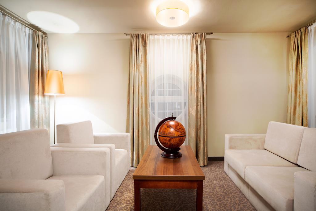 Hotel Miodowy Mlyn Опатув Екстер'єр фото