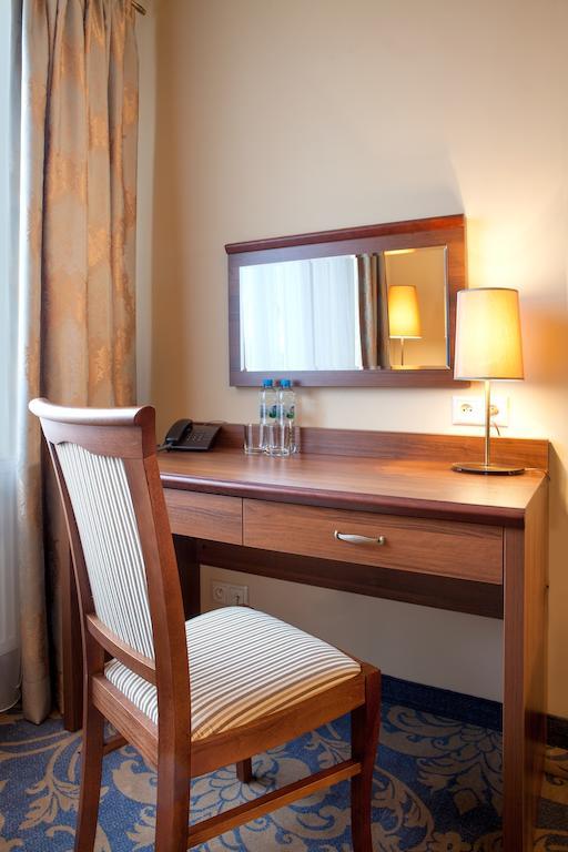 Hotel Miodowy Mlyn Опатув Номер фото