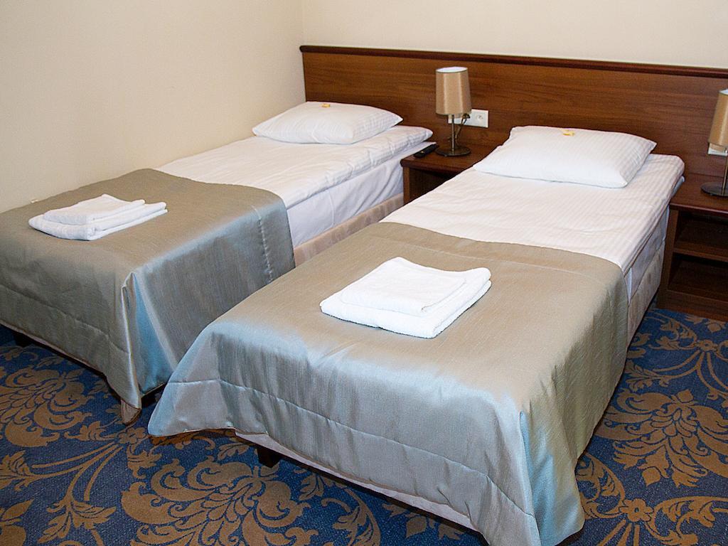 Hotel Miodowy Mlyn Опатув Номер фото