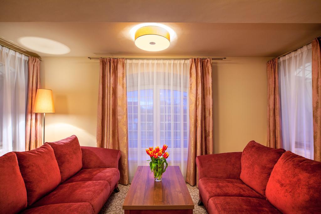 Hotel Miodowy Mlyn Опатув Номер фото