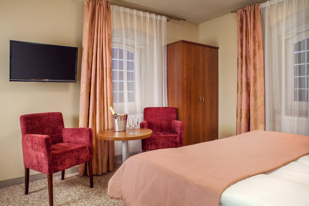 Hotel Miodowy Mlyn Опатув Номер фото